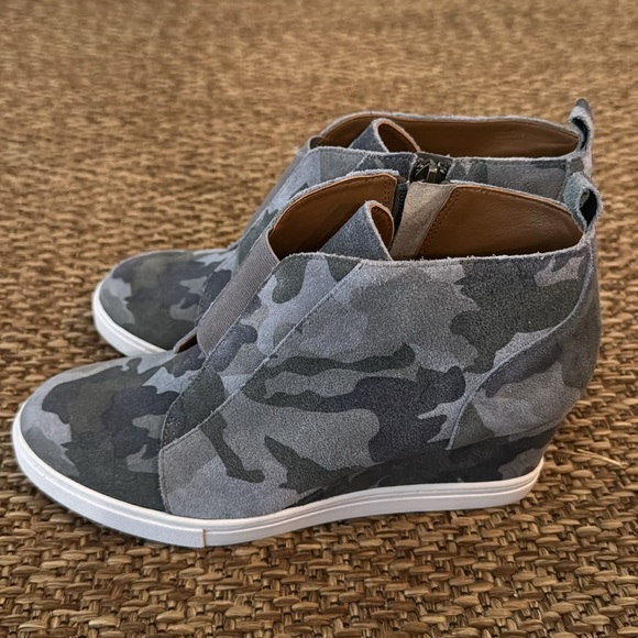 Linea Paolo Felicia Wedge Sneaker - Picture 3 of 7